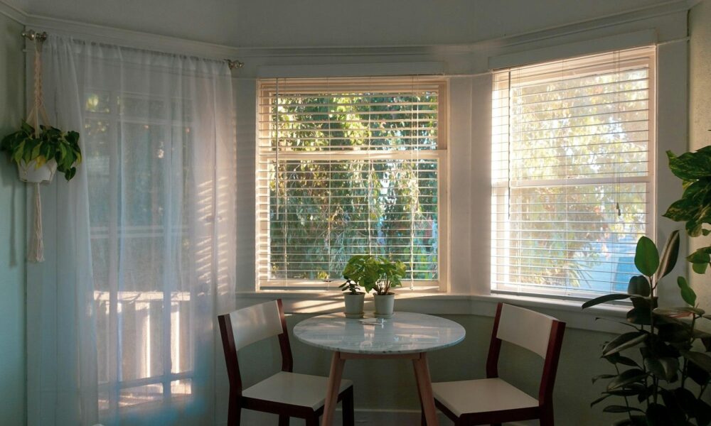 the-role-of-blinds-in-creating-a-comfortable-and-inviting-home-environment