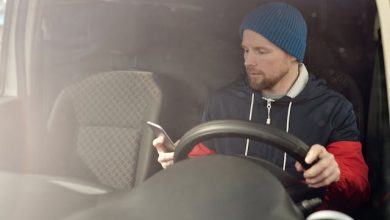how-motorcyclists-can-outsmart-distracted-drivers